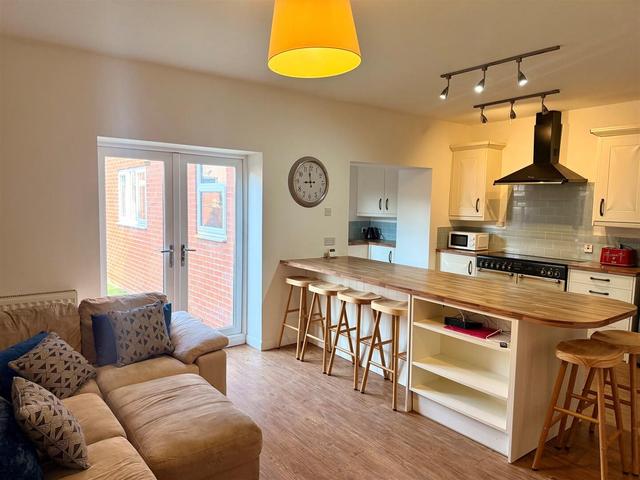 6 bed house — South View West, Heaton