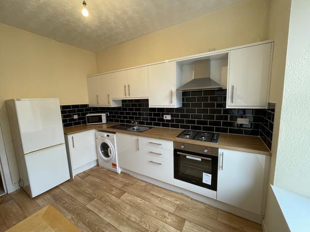 2 bed apartment — Dundee, West End