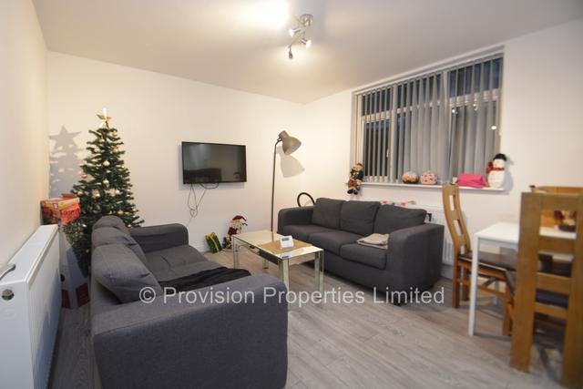 6 bed house — Langdale Avenue Leeds, Headingley