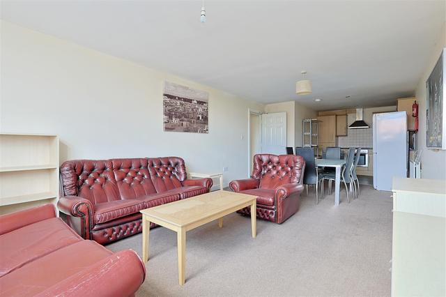 6 bed apartment — Benton Road, Heaton