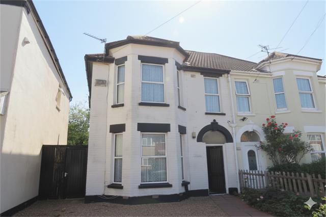5 bed house — Stewart Road, Charminster