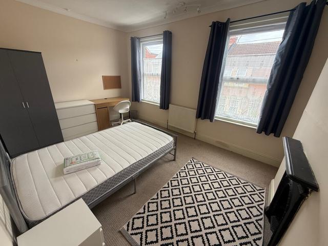 3 bed house — Normandy Road, Newtown