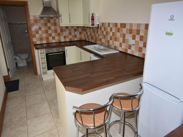 2 bed apartment — Rhyddings Terrace, Brynmill