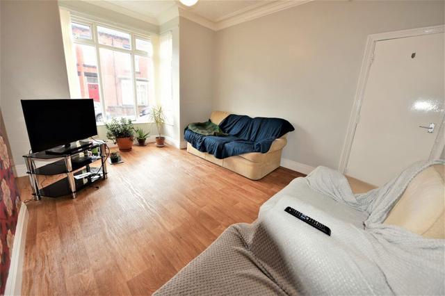 4 bed house — Norwood Place, Hyde Park