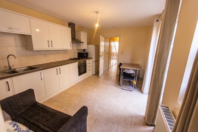 3 bed house — Ditchling Road, Round Hill