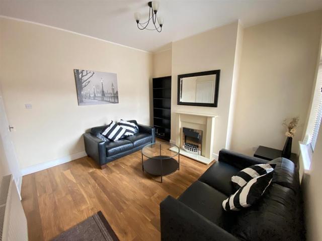 4 bed house — Brough Street, Mackworth