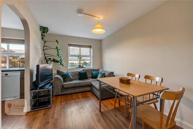 6 bed house — Lancelot Road, Stapleton