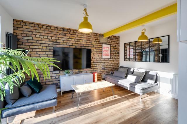 7 bed house — Warren Road, Filton