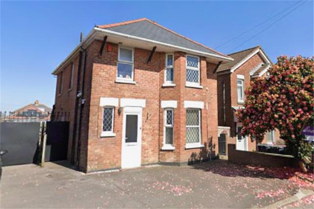 4 bed house — Ensbury Park, Ensbury Park