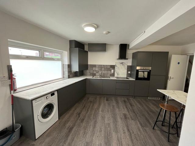 4 bed house — Swansea, Sandfields