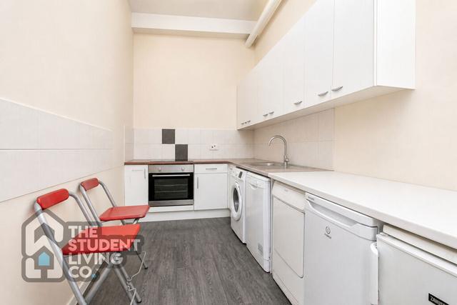 4 bed apartment — Goose Gate, City Centre