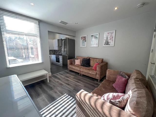 5 bed house — Shoreham Street, Highfield
