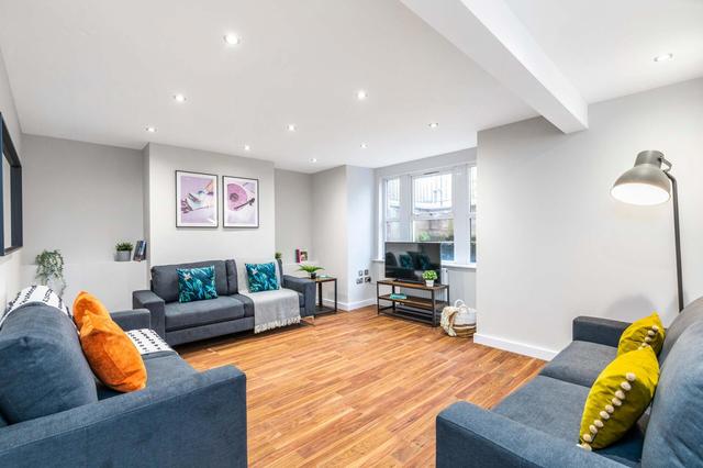 9 bed house — St. Michaels Road, Headingley
