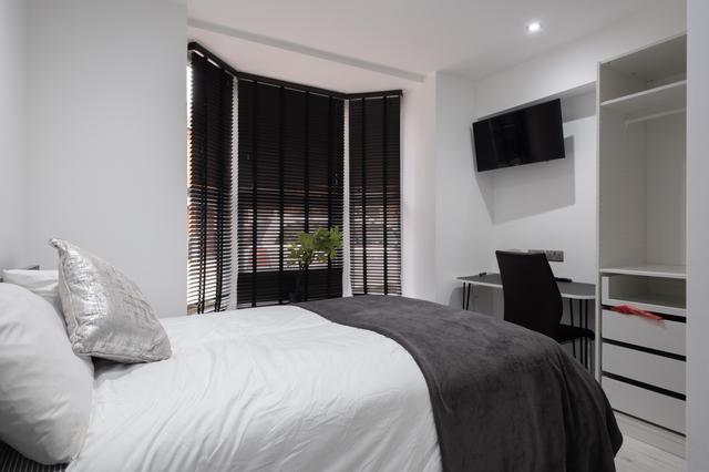 6 bed house — Dixon Street, High Street