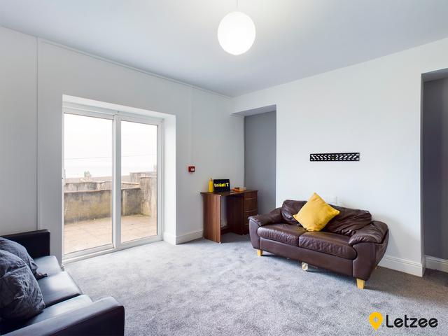 1 bed apartment — Trafalgar Place, Brynmill