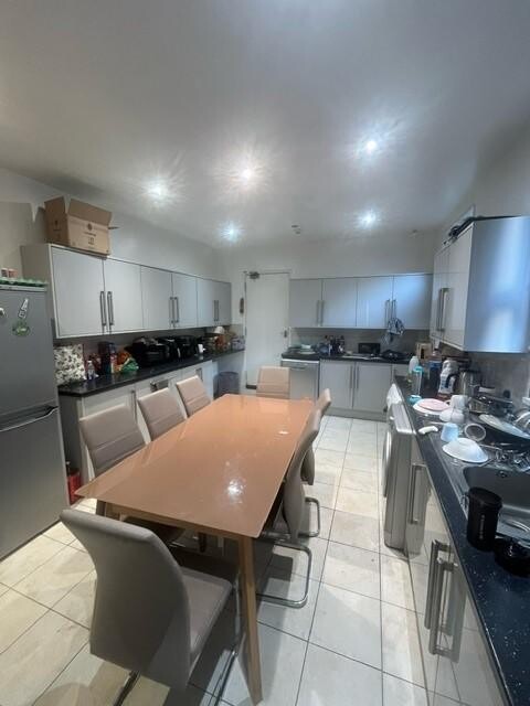 10 bed house — Bainbrigge Road, Headingley