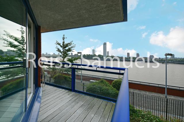 1 bed apartment — Newton Place, Canary Wharf