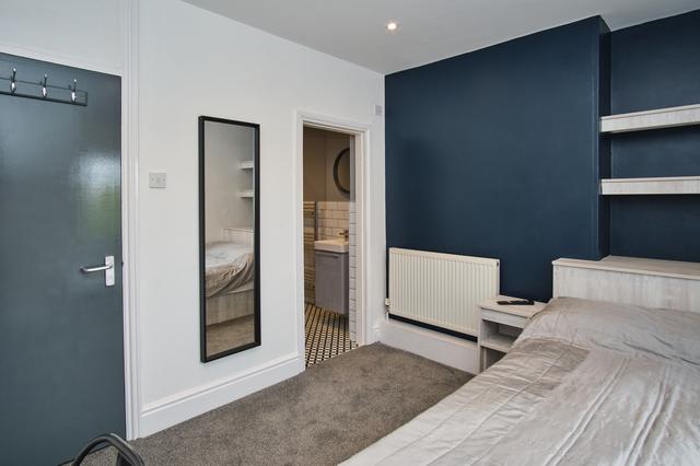 6 bed house — Derby Road, Kegworth