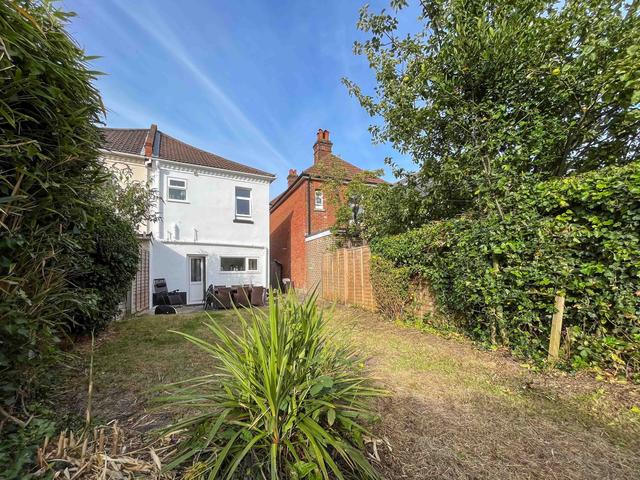 6 bed house — Queensland Road, Boscombe