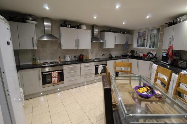 9 bed house — Regent Park Terrace, Hyde Park