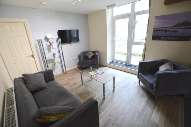 4 bed house — Meldon Terrace, Heaton