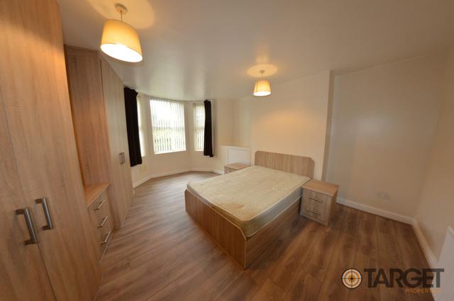 1 bed house — Victoria Road, Hyde Park, Hyde Park