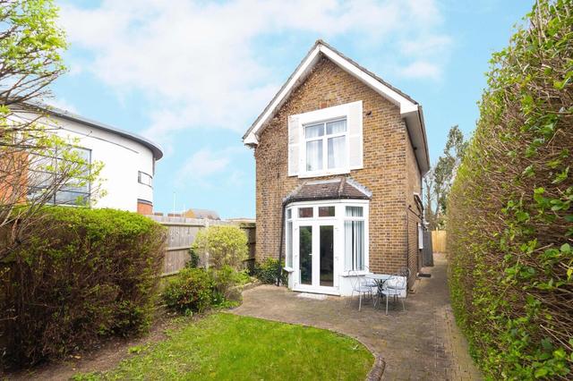 4 bed house — The Grove, Egham
