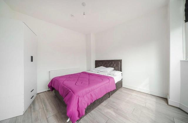 6 bed house — Bracondale Road, Woolwich
