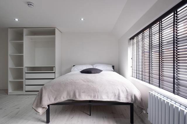 8 bed house — High Street - Antler, High Street