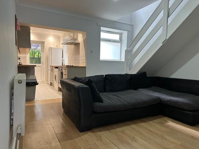 3 bed house — Church Road, Southsea
