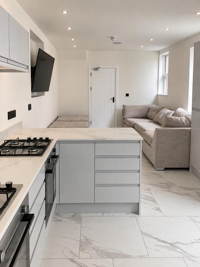 7 bed house — Bryn Road, Brynmill