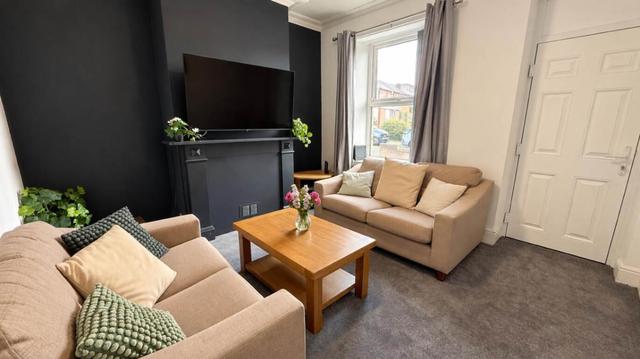 3 bed house — St. Thomas Road, Crookesmoor