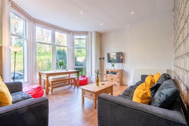 7 bed house — Tapton House Road, Broomhill