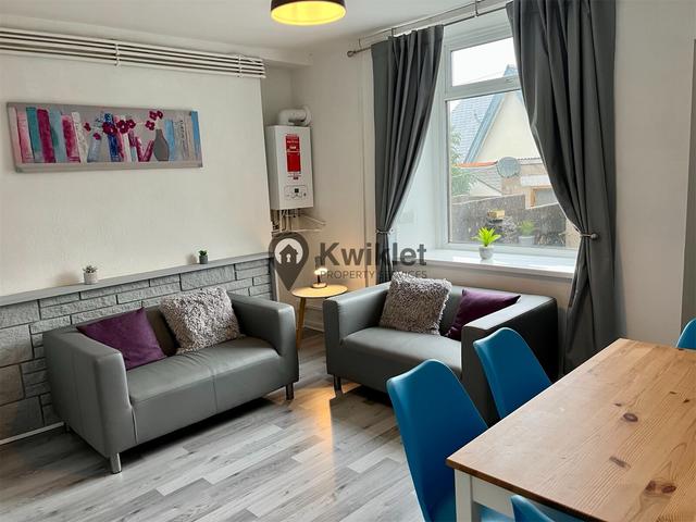5 bed house — Tower Street, Treforest