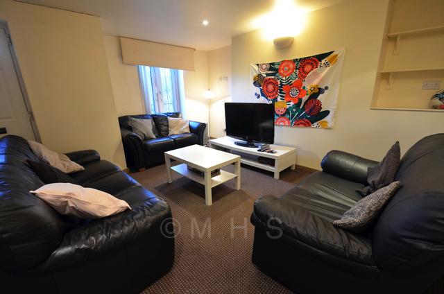 6 bed house — Hartley Avenue, Woodhouse