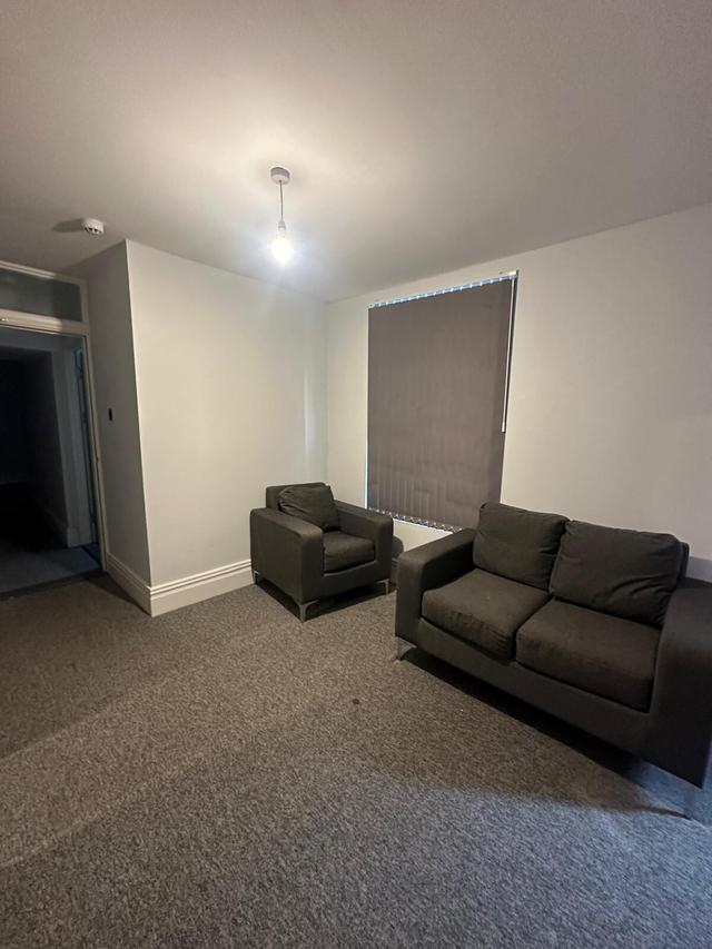 2 bed apartment — Woodlands Terrace, Brynmill