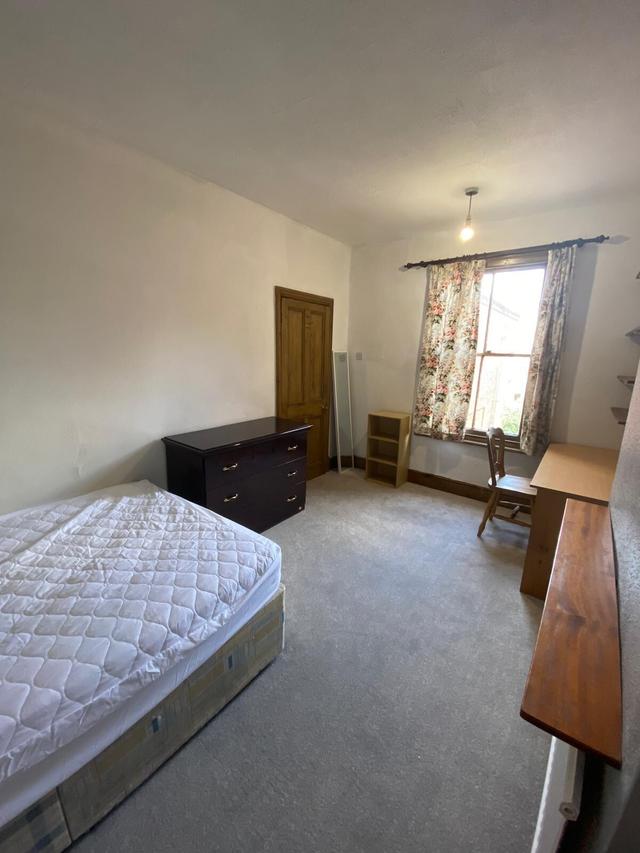 4 bed house — Lorne Road, Clarendon Park