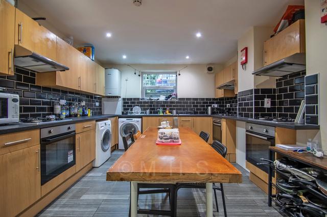 10 bed house — Regent Park Terrace, Hyde Park