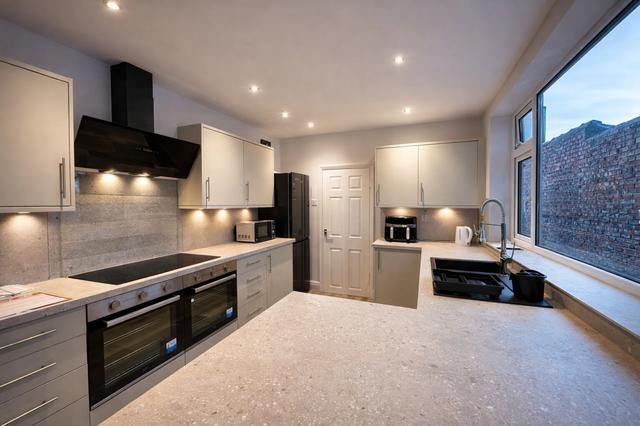 7 bed house — Haxby Road, City Centre