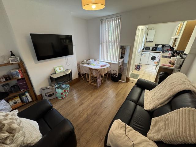 3 bed house — Lydgate Lane, Broomhill