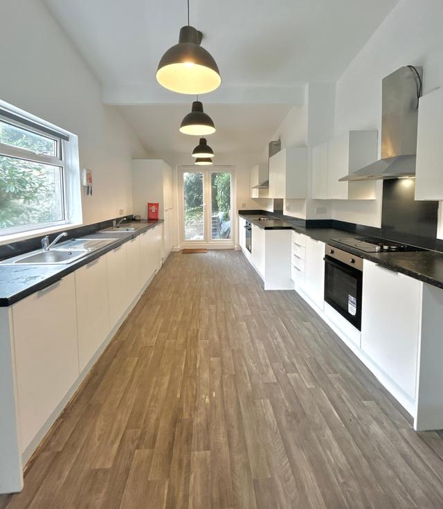 9 bed house — Salisbury Road, Cathays