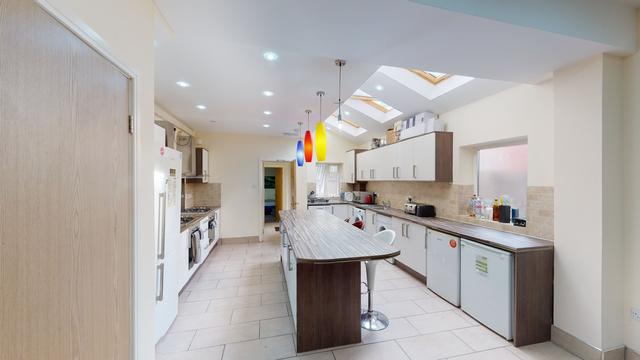 9 bed house — Raddlebarn Road, Selly Oak