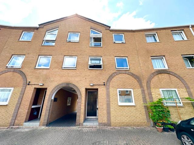 5 bed house — Cyclops Mews, Canary Wharf