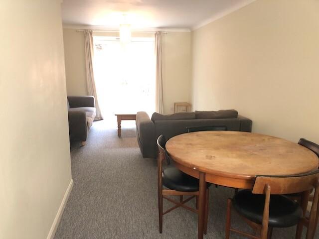 4 bed house — Berkeley Close, The Polygon