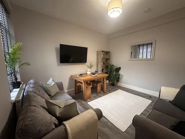 4 bed house — Haworth Street, Newland