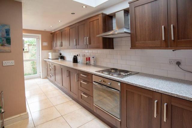 5 bed house — West Road, Town Centre