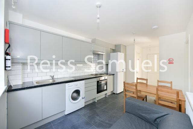 4 bed house — Whitebeam Close, Oval