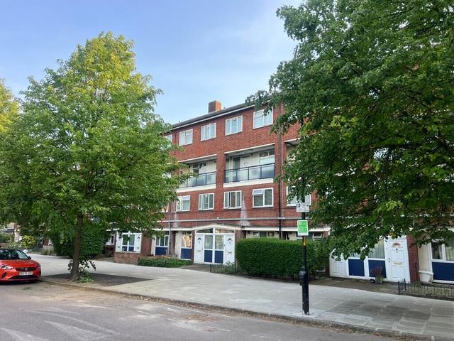 4 bed house — Cooks Road, Kennington