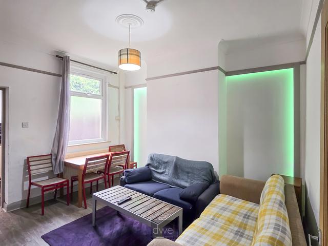 4 bed house — Coronation Street, Salford