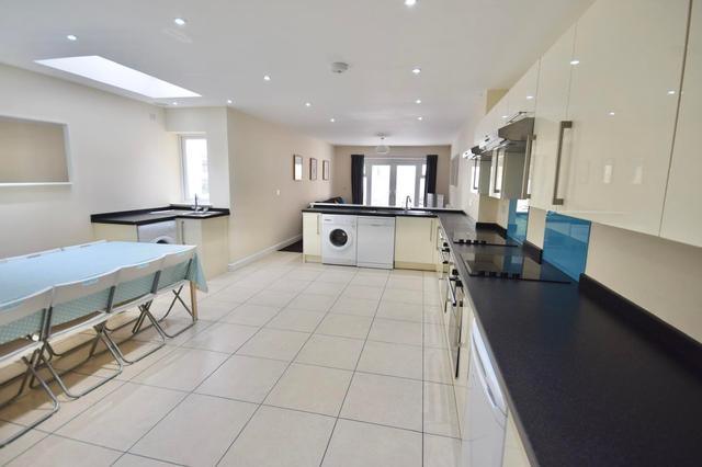 9 bed house — Richards Street, Cathays